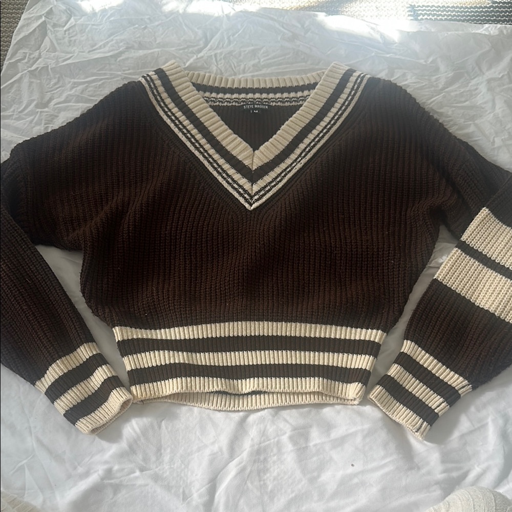 Steve Madden size MD Jen v-neck sweater